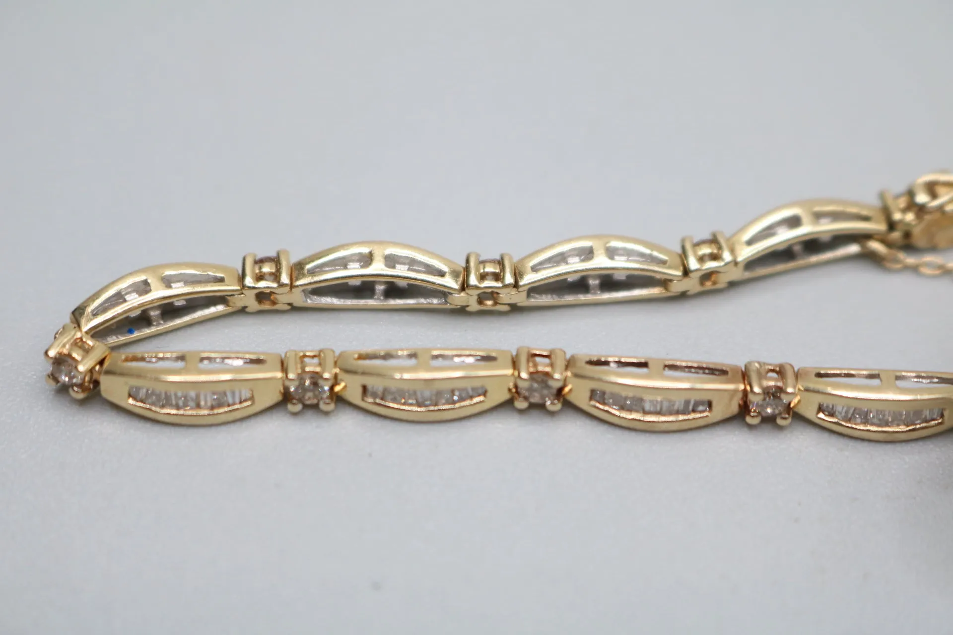 10K Yellow Gold Diamond Tennis Bracelet (2.2CTW) (17cm)