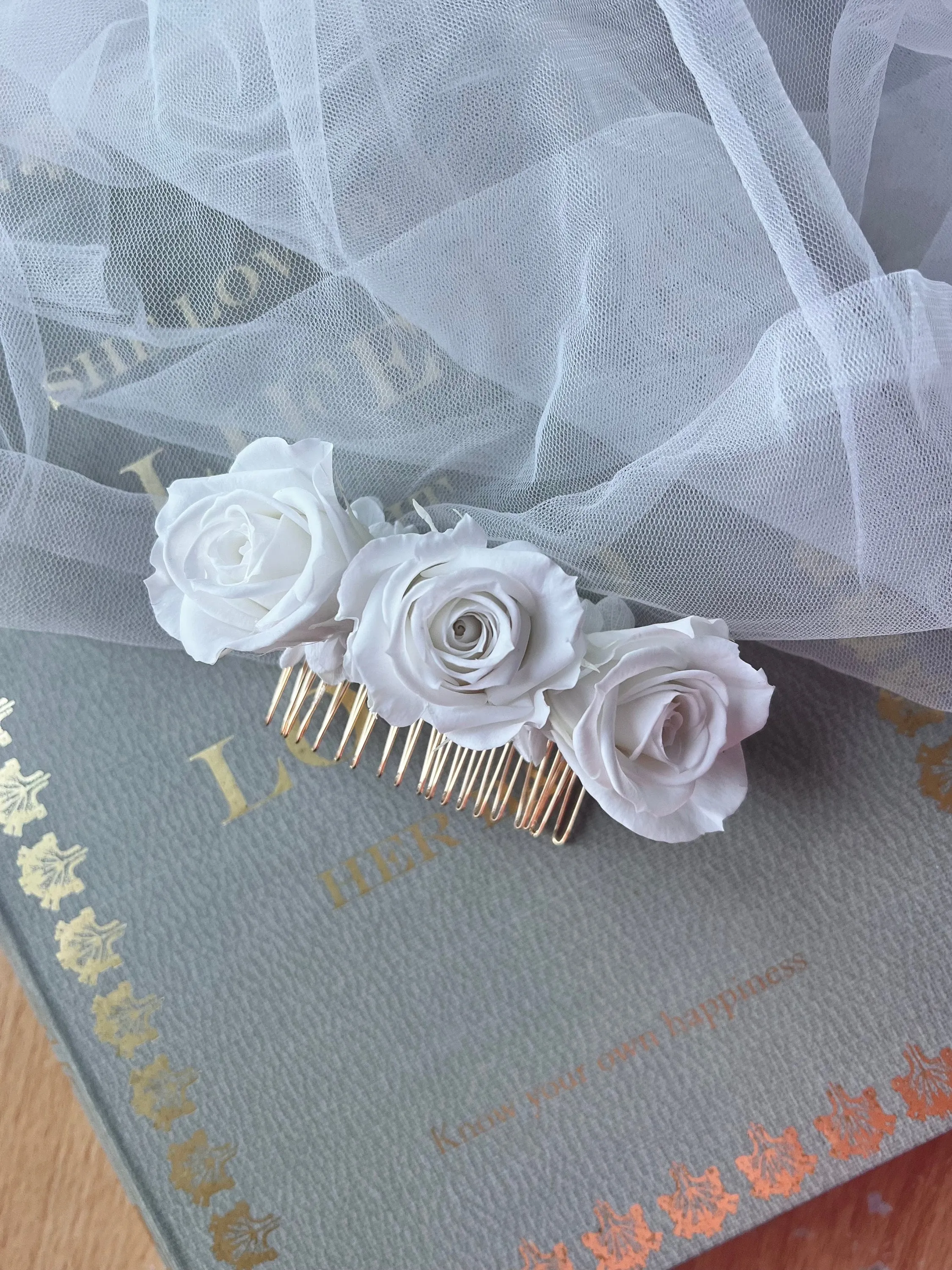 Boho Bridal White Rose Hair Comb, Real Flower Wedding Accessories, Classic Minimalist Floral Comb Gold Silver, Romantic Bride Updo HairPiece