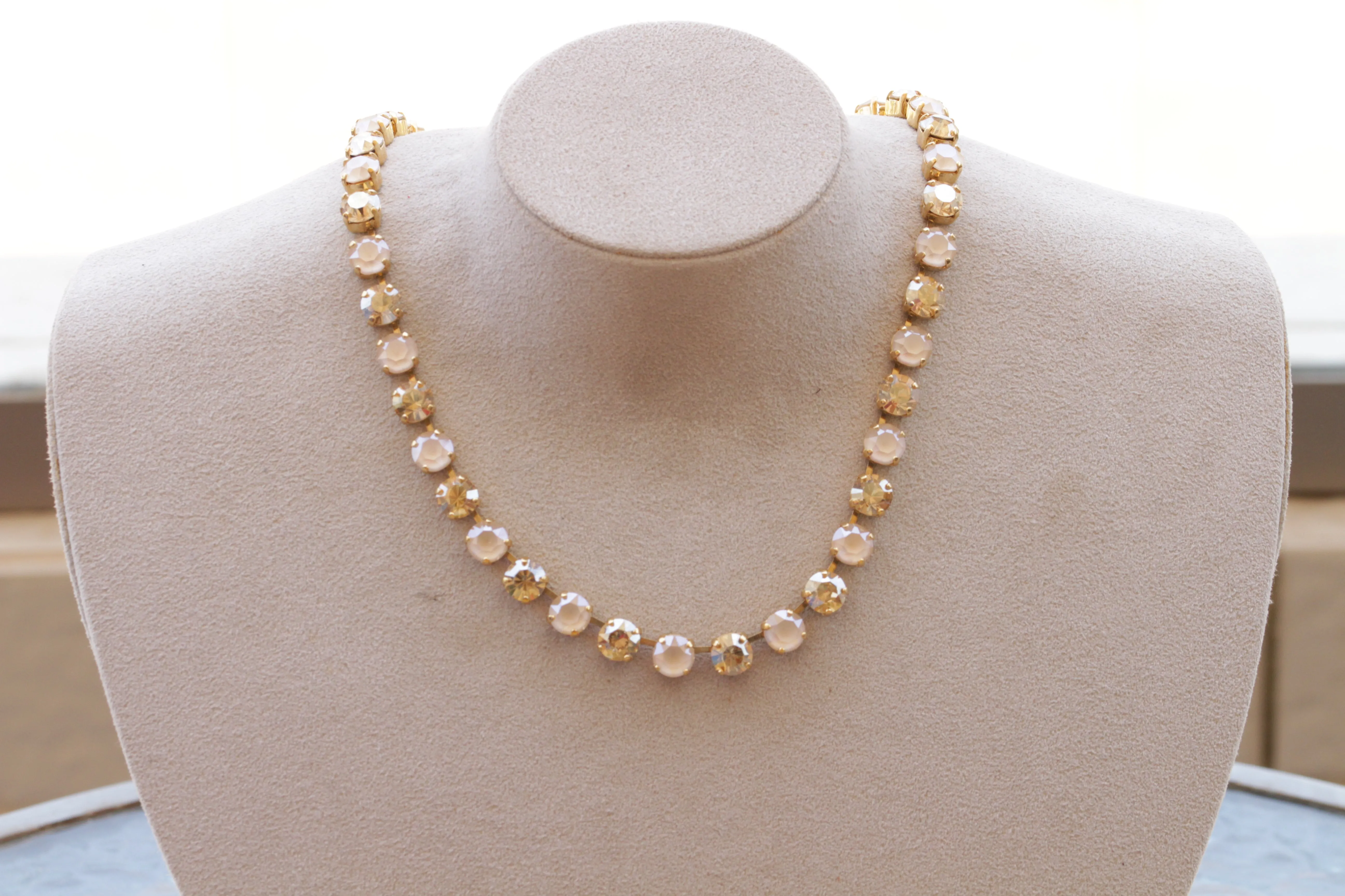 IVORY CHAMPAGNE NECKLACE