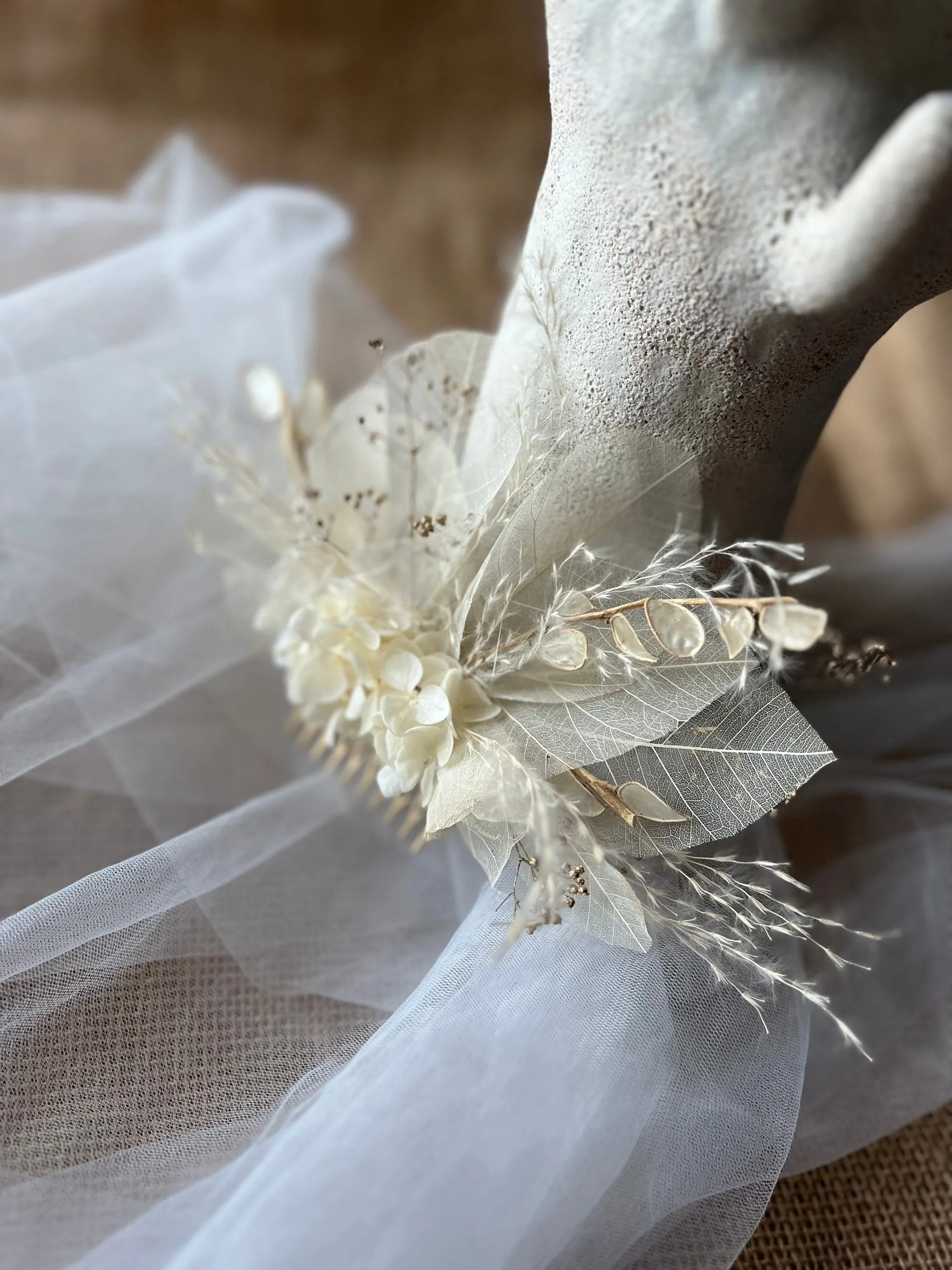 Ivory Dried Flower Hair Comb for Brides, Statement Hair Piece, Unique Design Festival Head Piece, Boho Wedding Floral Hair Accessories