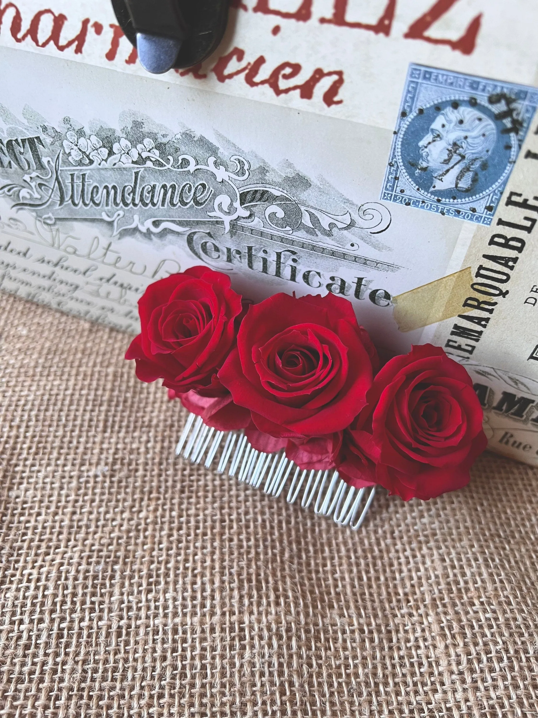 Red Preserved Rose Hair Comb, Bridal Hair Accessories, Dried Flower Slides for Wedding, Red Roses Hair Slides, Red Wedding Jewellery, Rustic