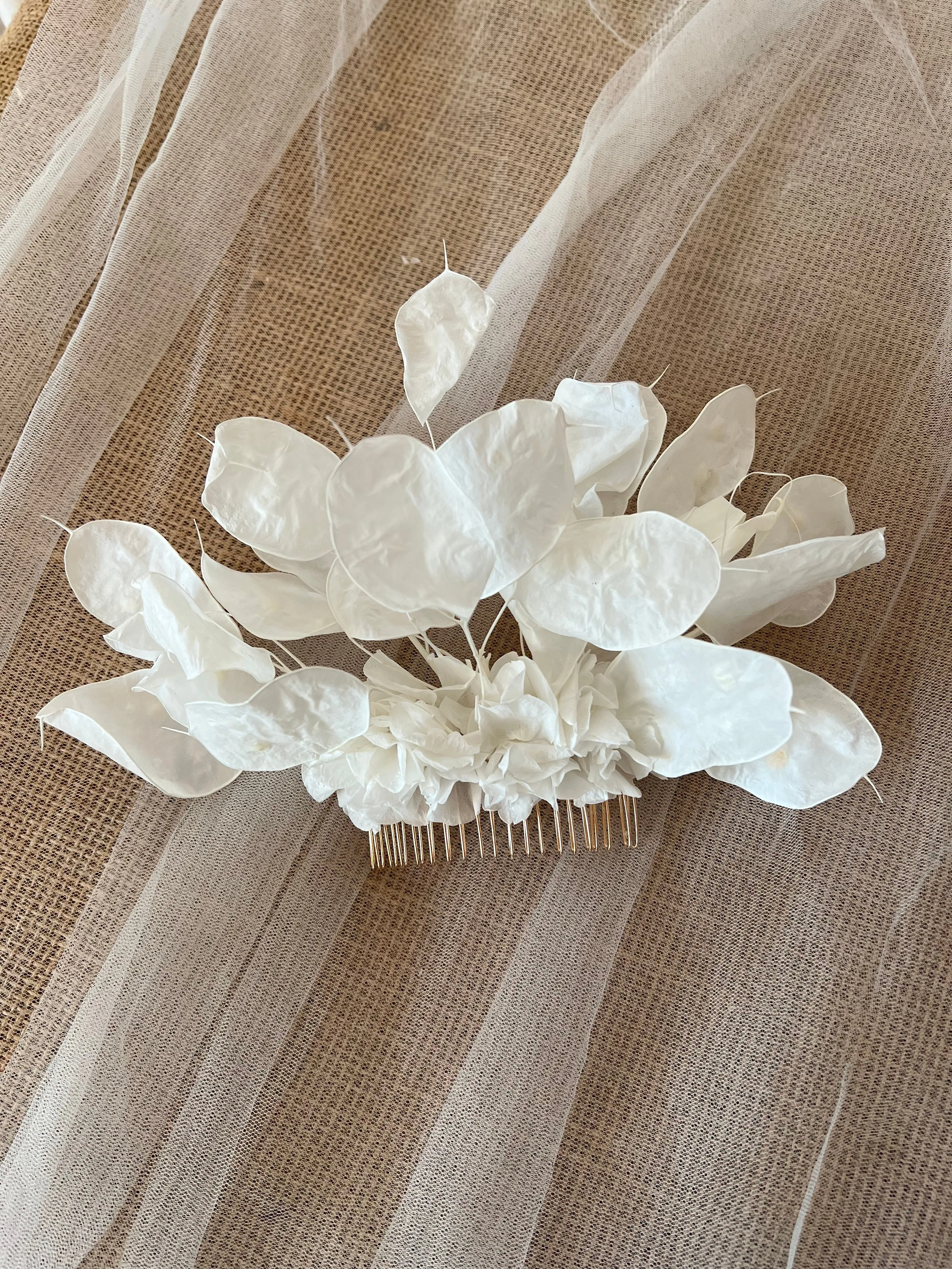 White Floral Statement Hair Comb, Preserved Honesty Headpiece, Modern Lunaria Wedding Headdress, Boho Bridal Hair Accessories