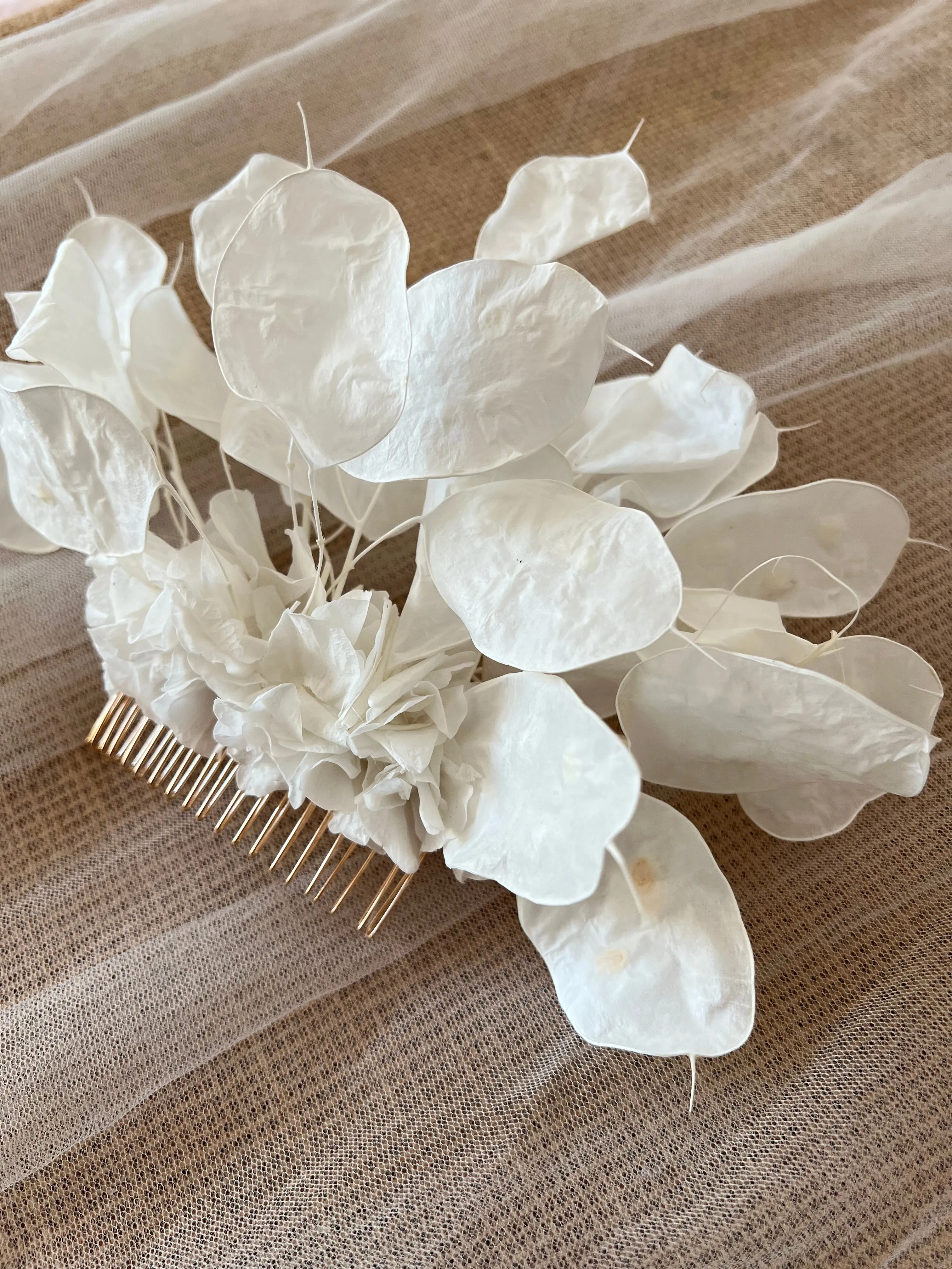 White Floral Statement Hair Comb, Preserved Honesty Headpiece, Modern Lunaria Wedding Headdress, Boho Bridal Hair Accessories